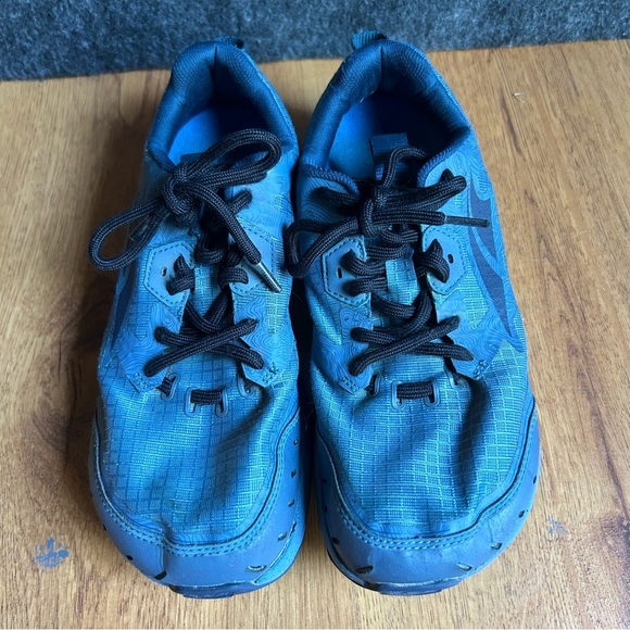 Altra Women's Blue Athletic Shoes - Picture 2 of 9